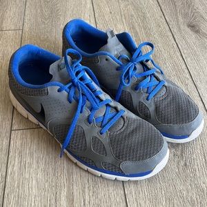 • NIKE • men’s tennis shoes